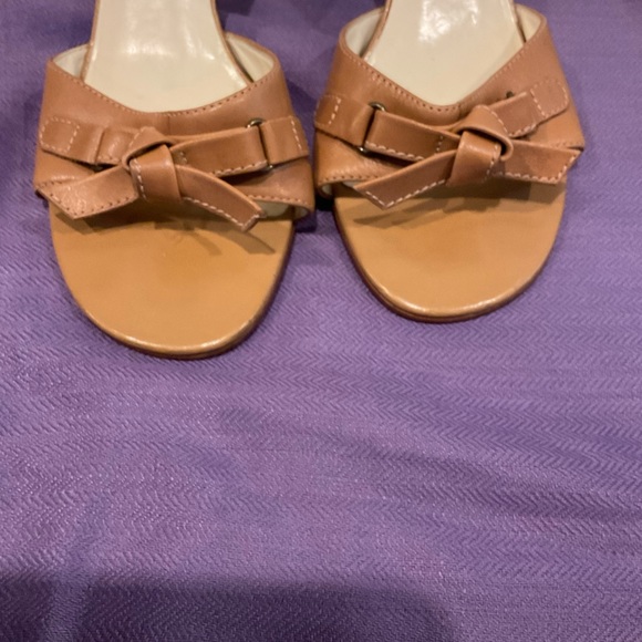 Bandolino Light Brown Sandal with Front Tied Bow, Size 8. 1/2 - Picture 3 of 4